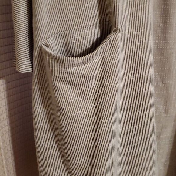 Donni NWT OS Grey Pinstripe Open Lightweight Coverup Cardigan with Pockets - Picture 4 of 8